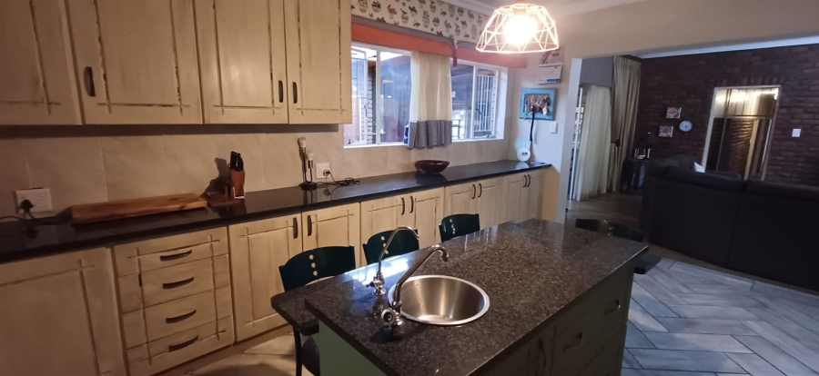To Let 5 Bedroom Property for Rent in La Provance Free State